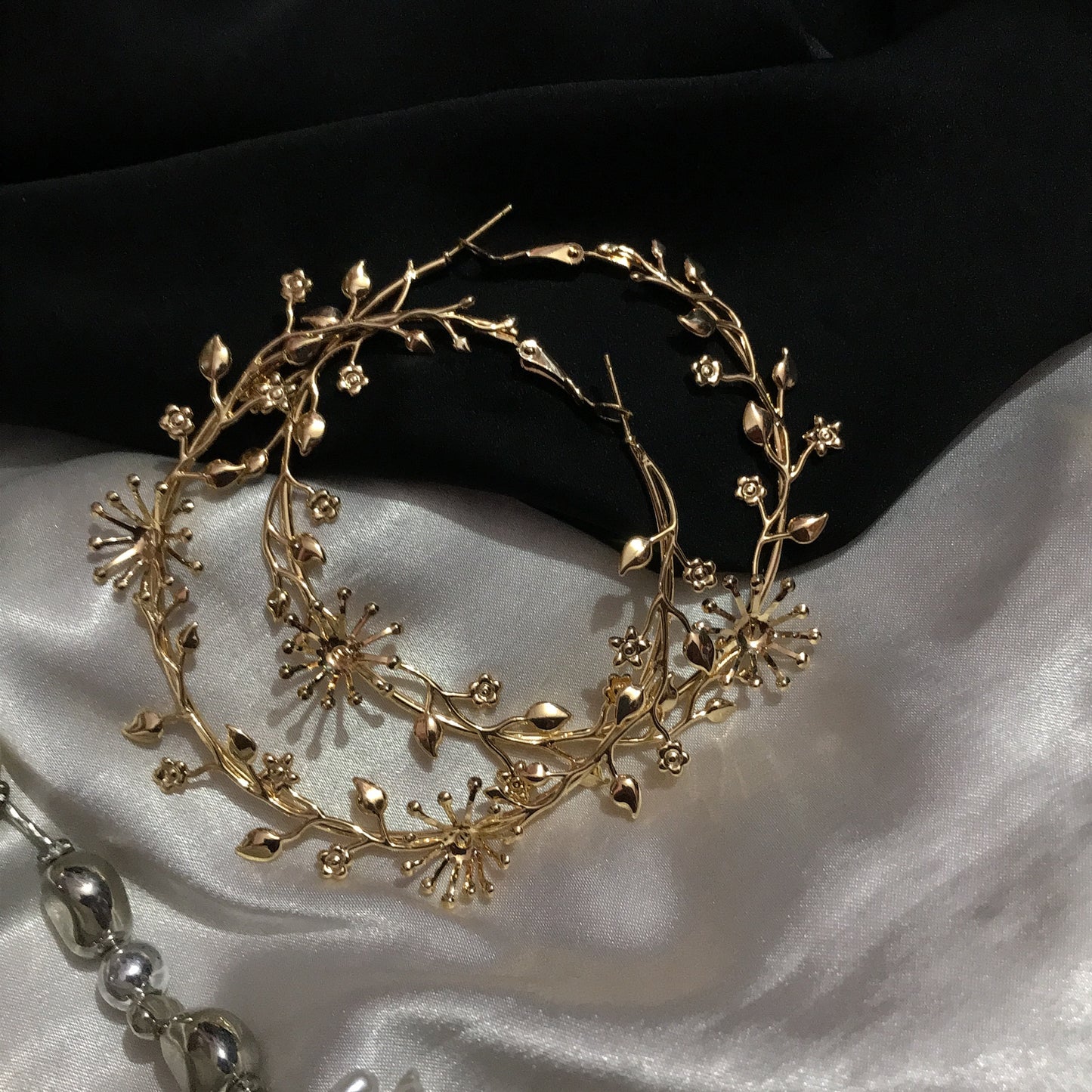 Creeping Floral Hoop