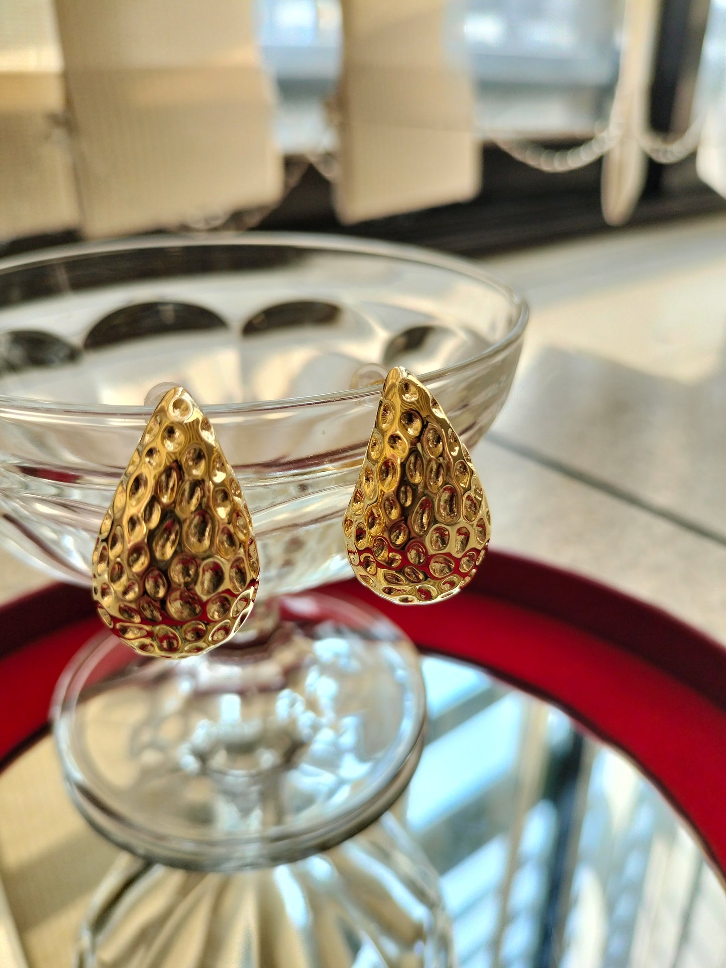 Salon stone drop Metallic golden