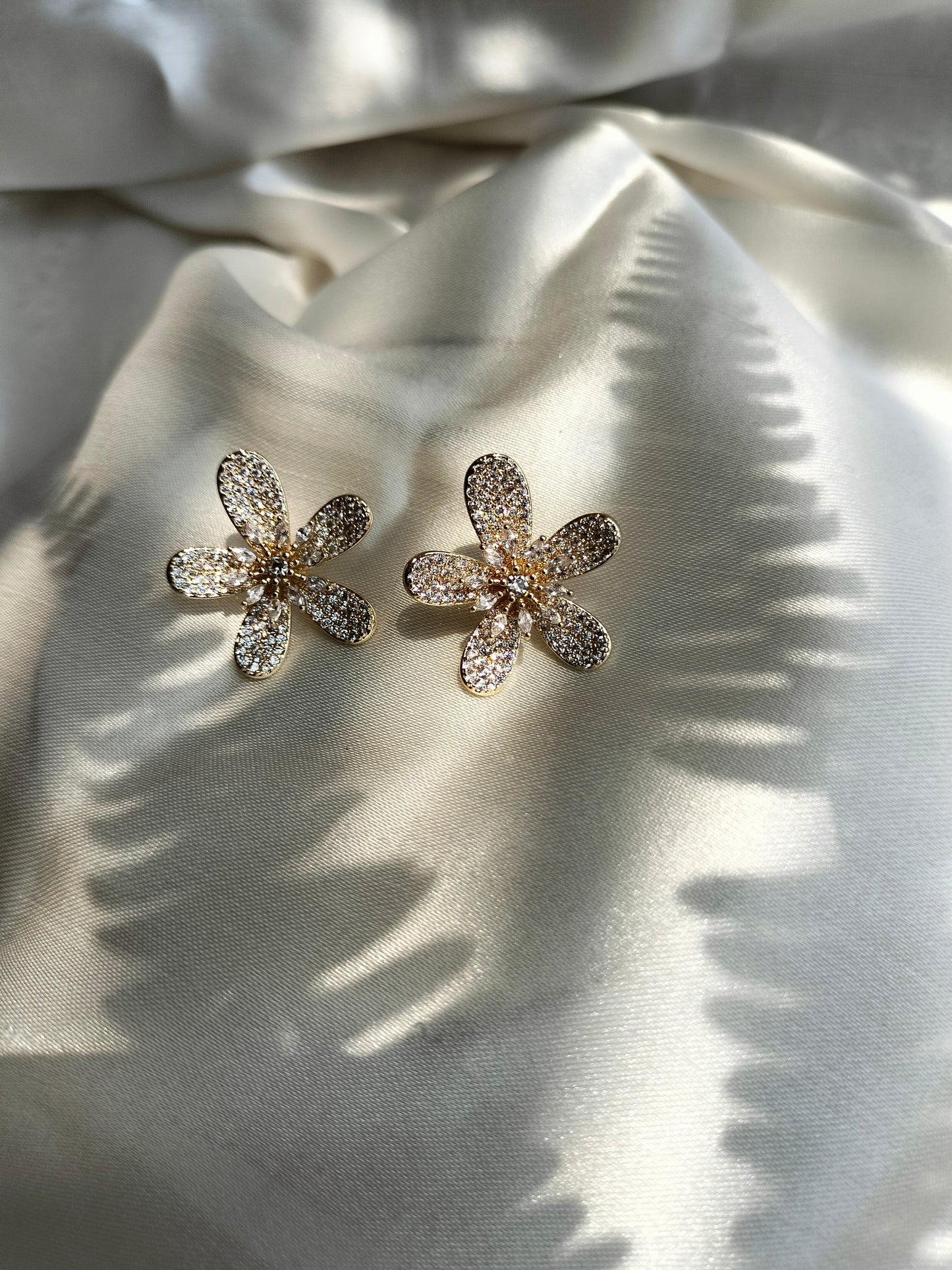 Penta Petal Floral Golden