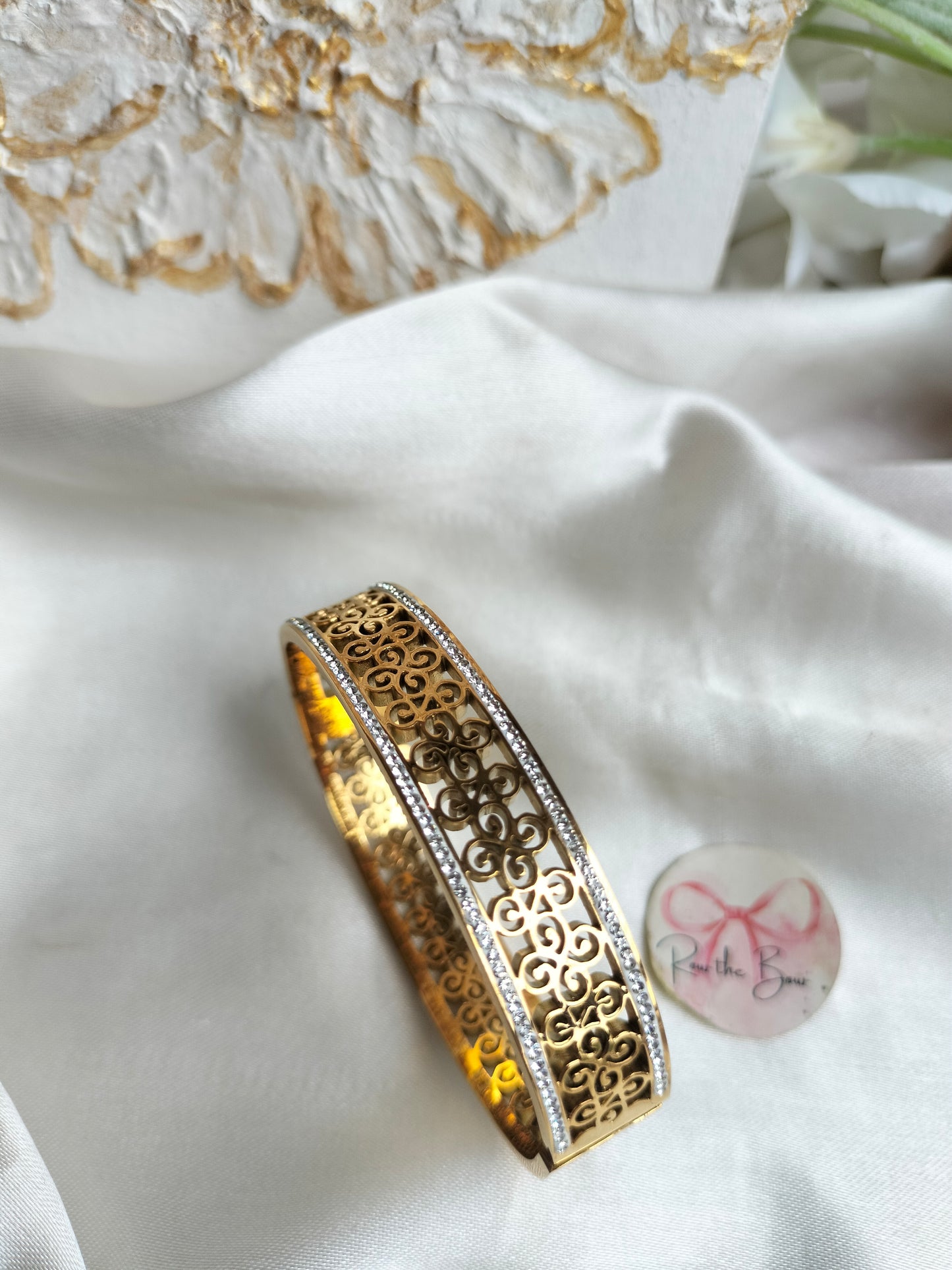 Floral bangle bracelet