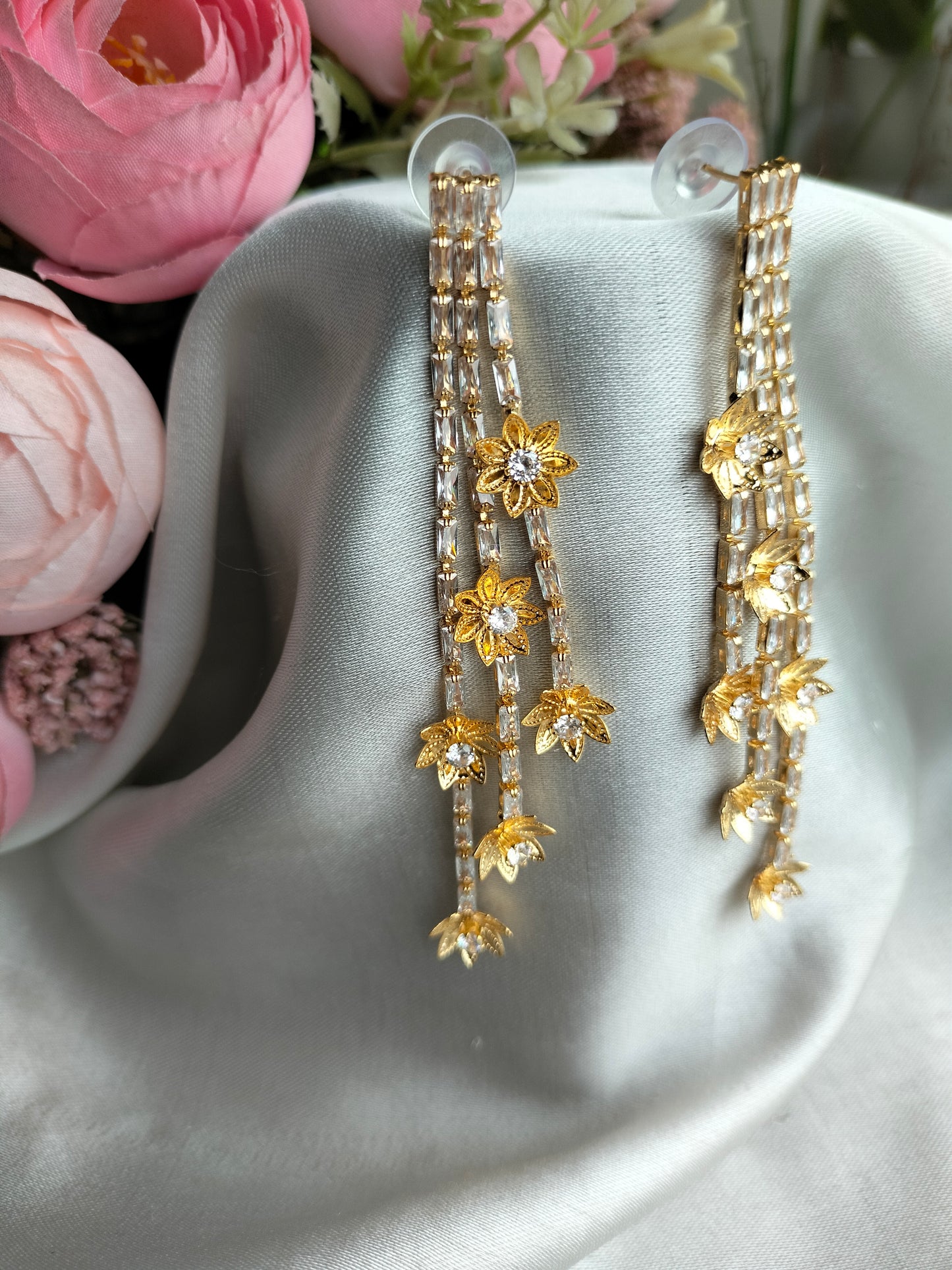 Golden Floral Chain Long Earring-01