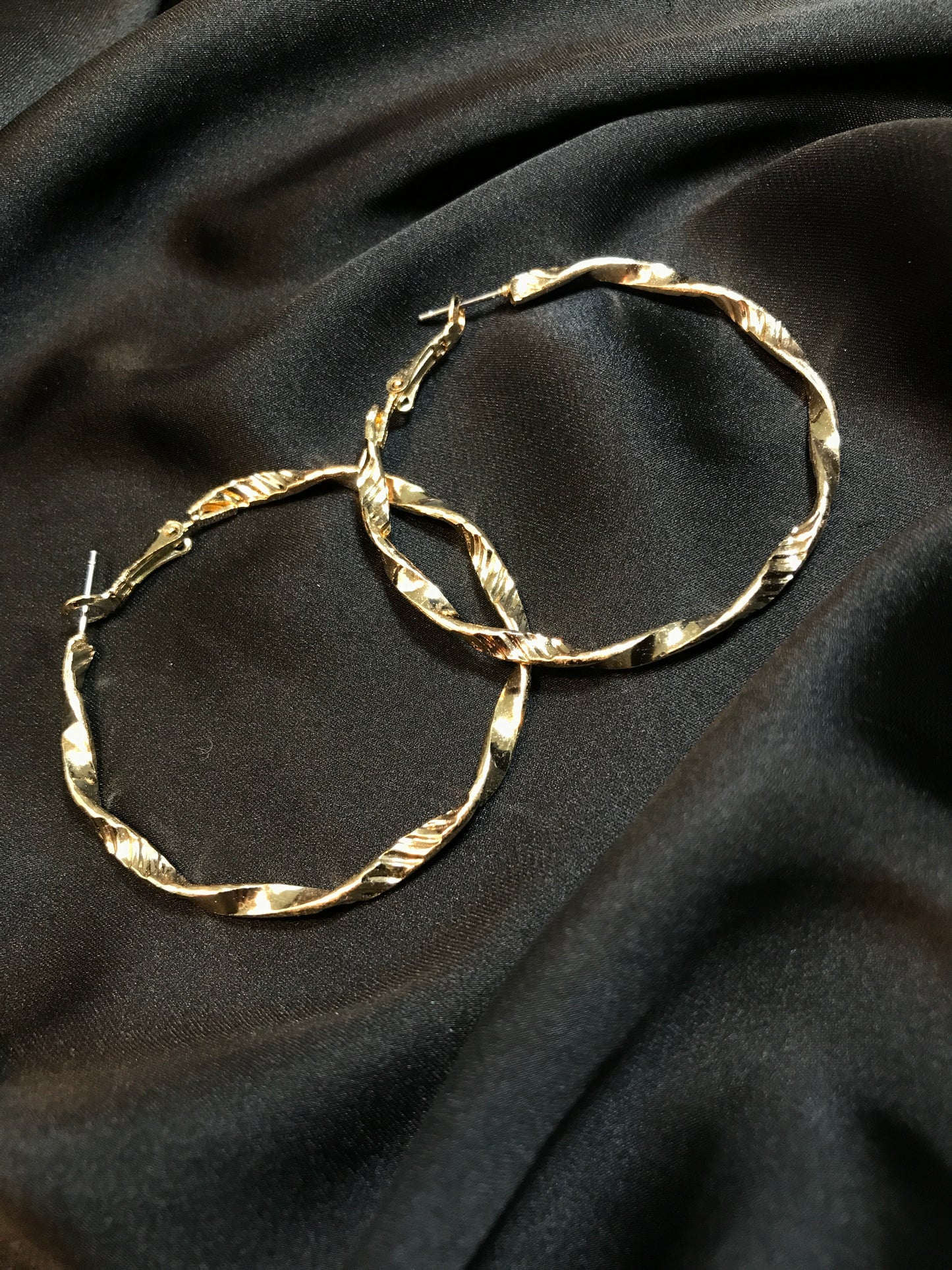 Golden twist hoop