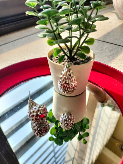 Salon stone drop Metallic silver