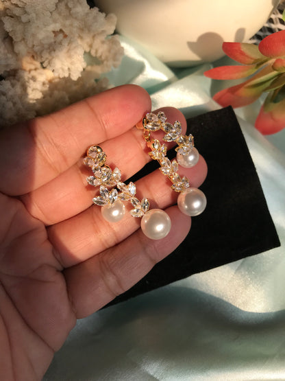 Daisy pearl earring