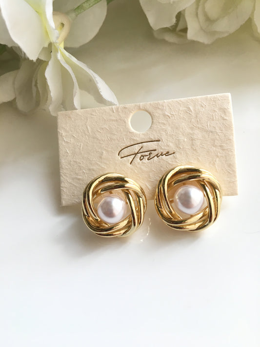 Pearl metallic stud
