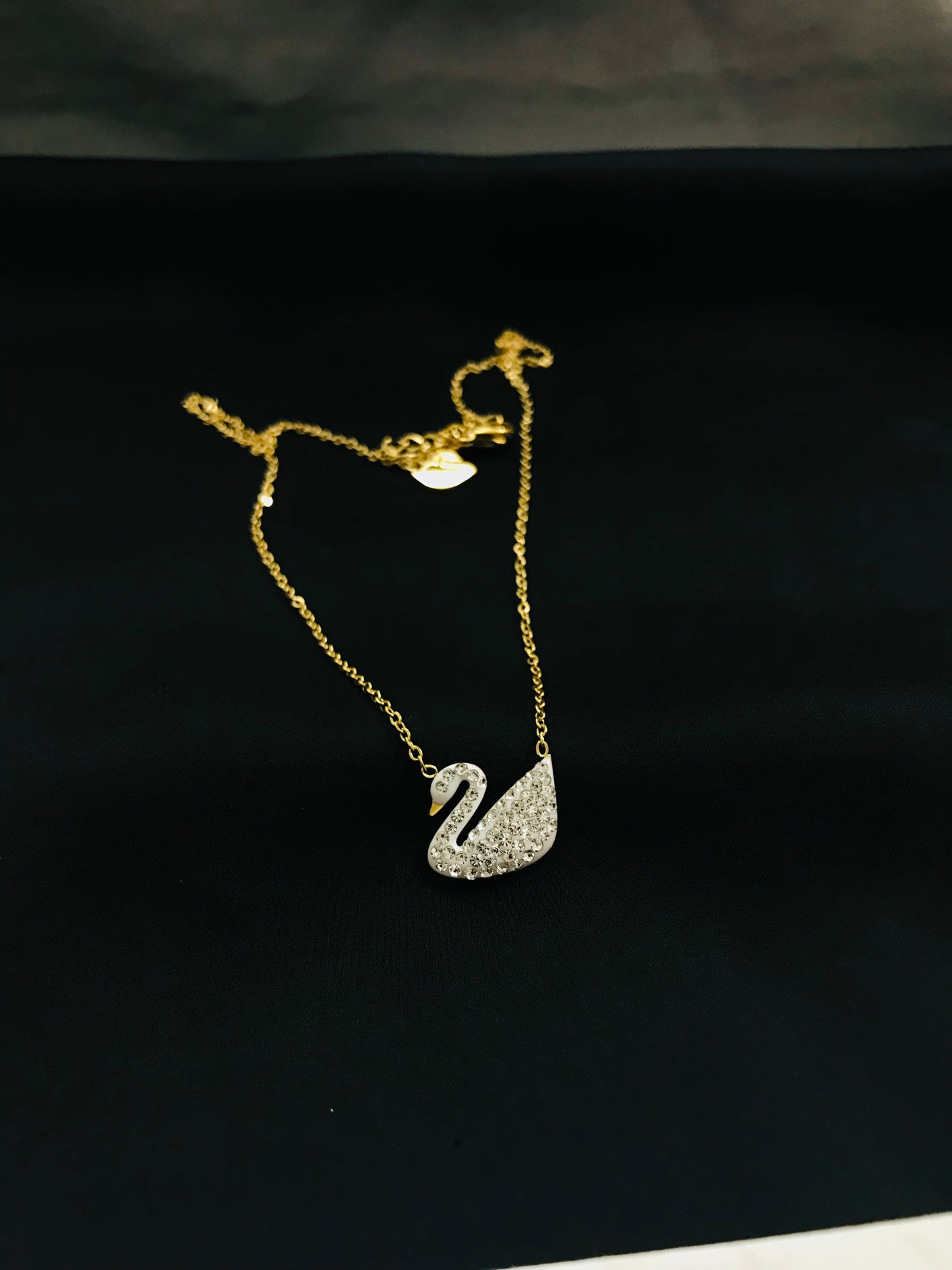 Swan Pendant White