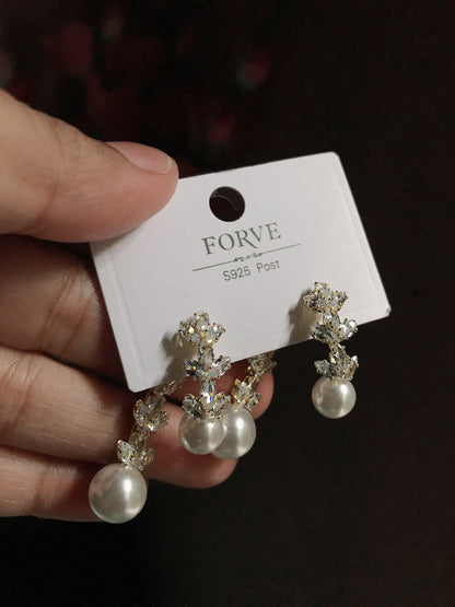 Daisy pearl earring