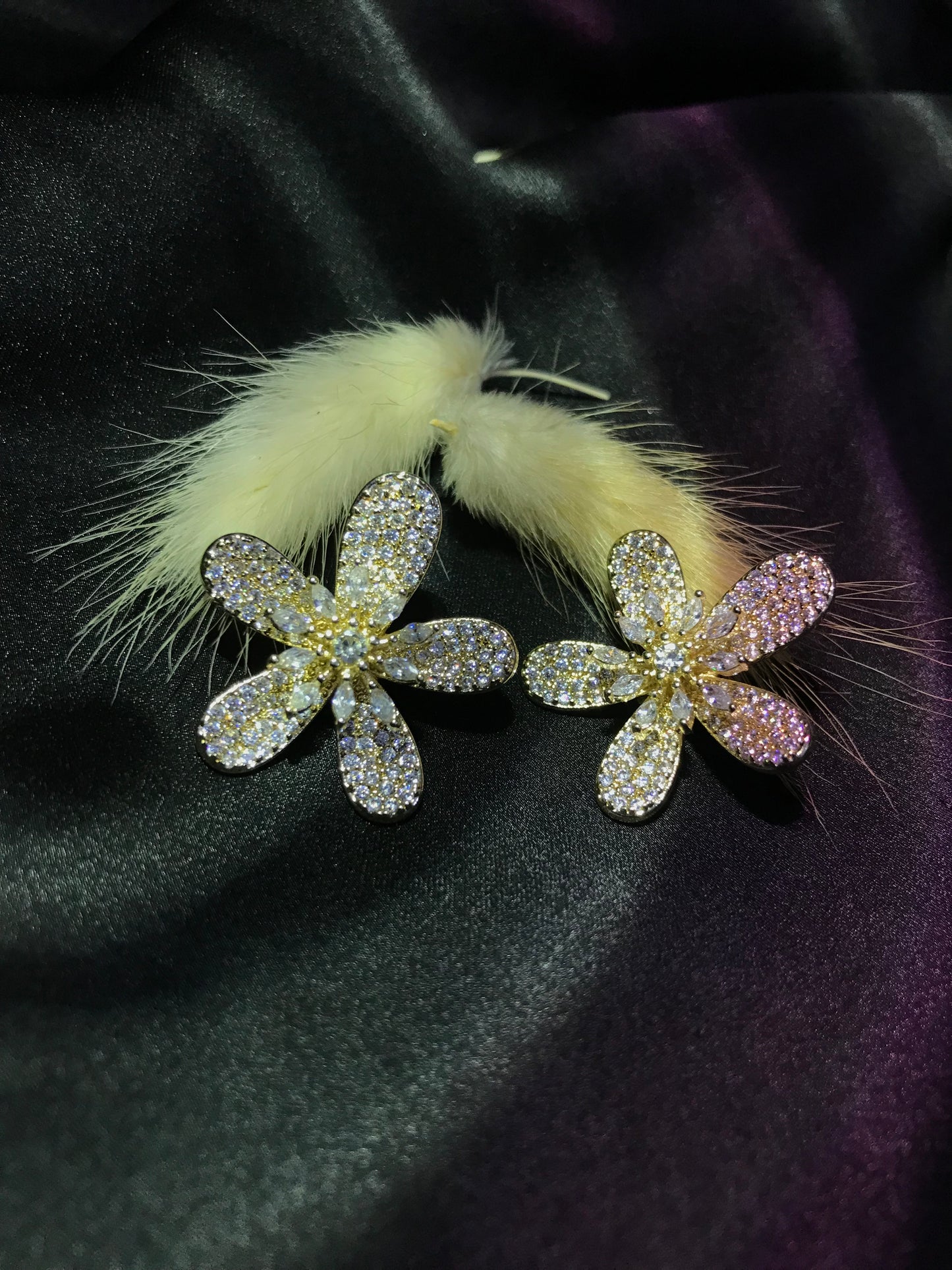 Penta Petal Floral Golden