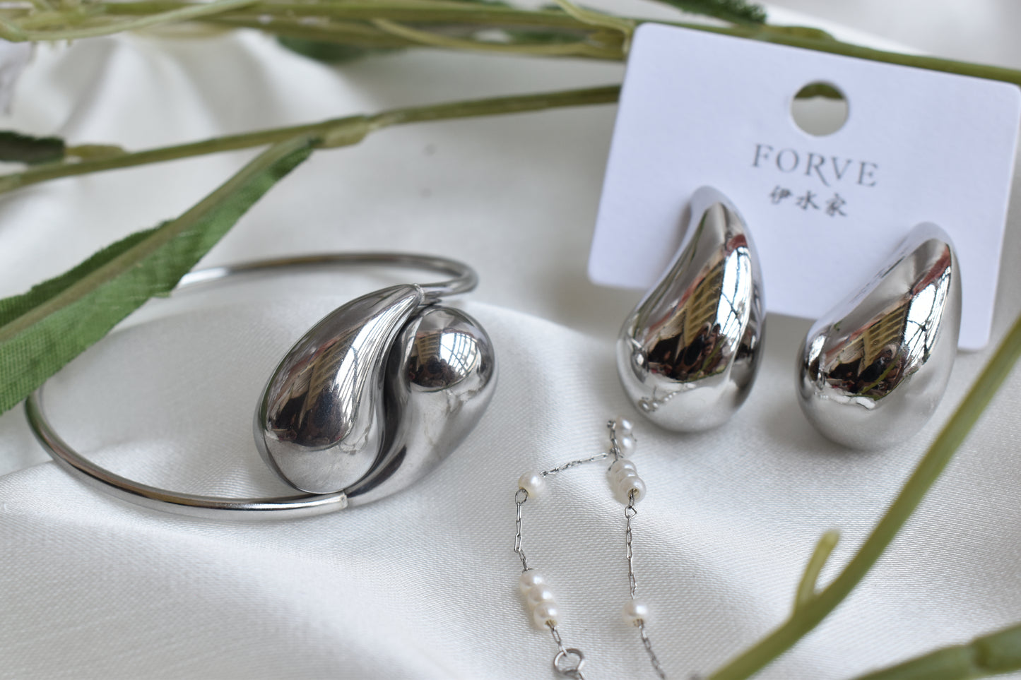 Salon Dewdrop Metallic Earring Silver