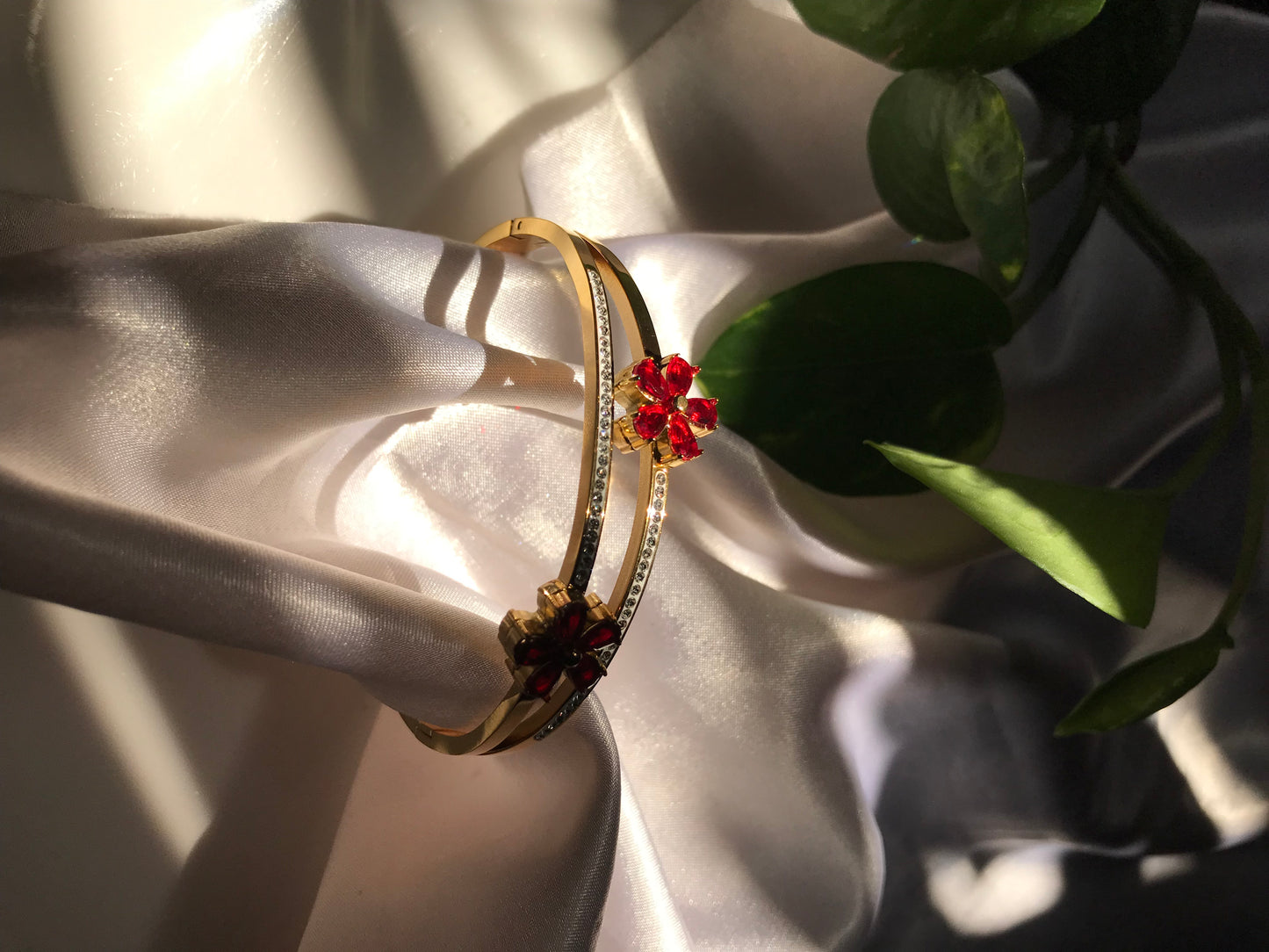 Red stone Floral bracelet.