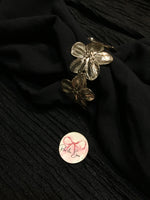 Load image into Gallery viewer, Floral Golden Bracelet
