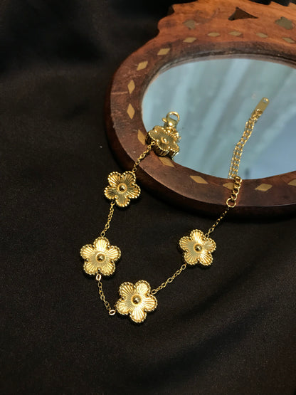 5 Patel Golden Clovar Chain Bracelet-02