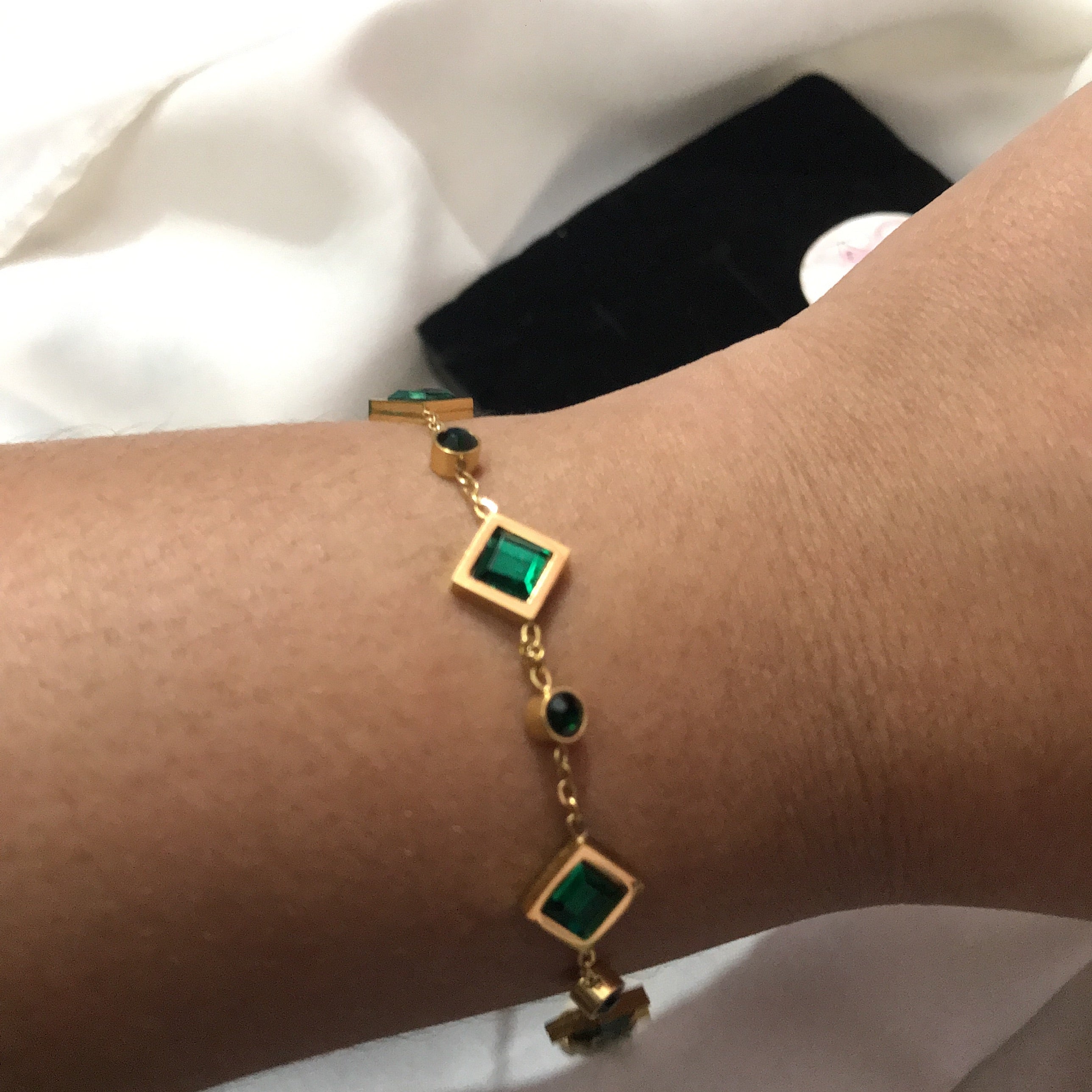 Green adjustable tiny bracelet