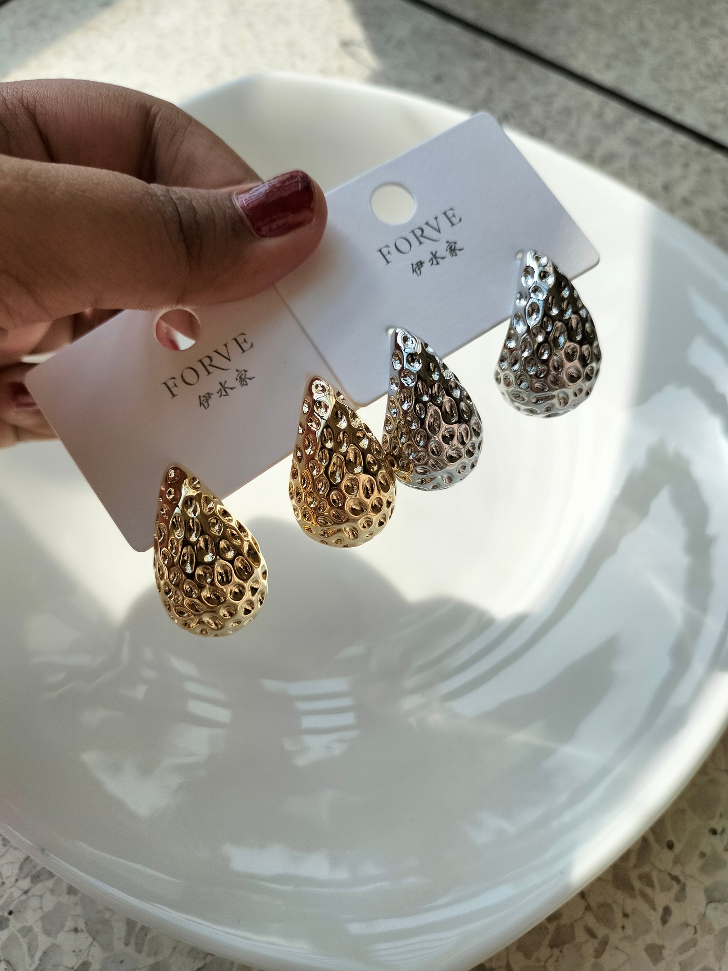 Salon stone drop Metallic golden