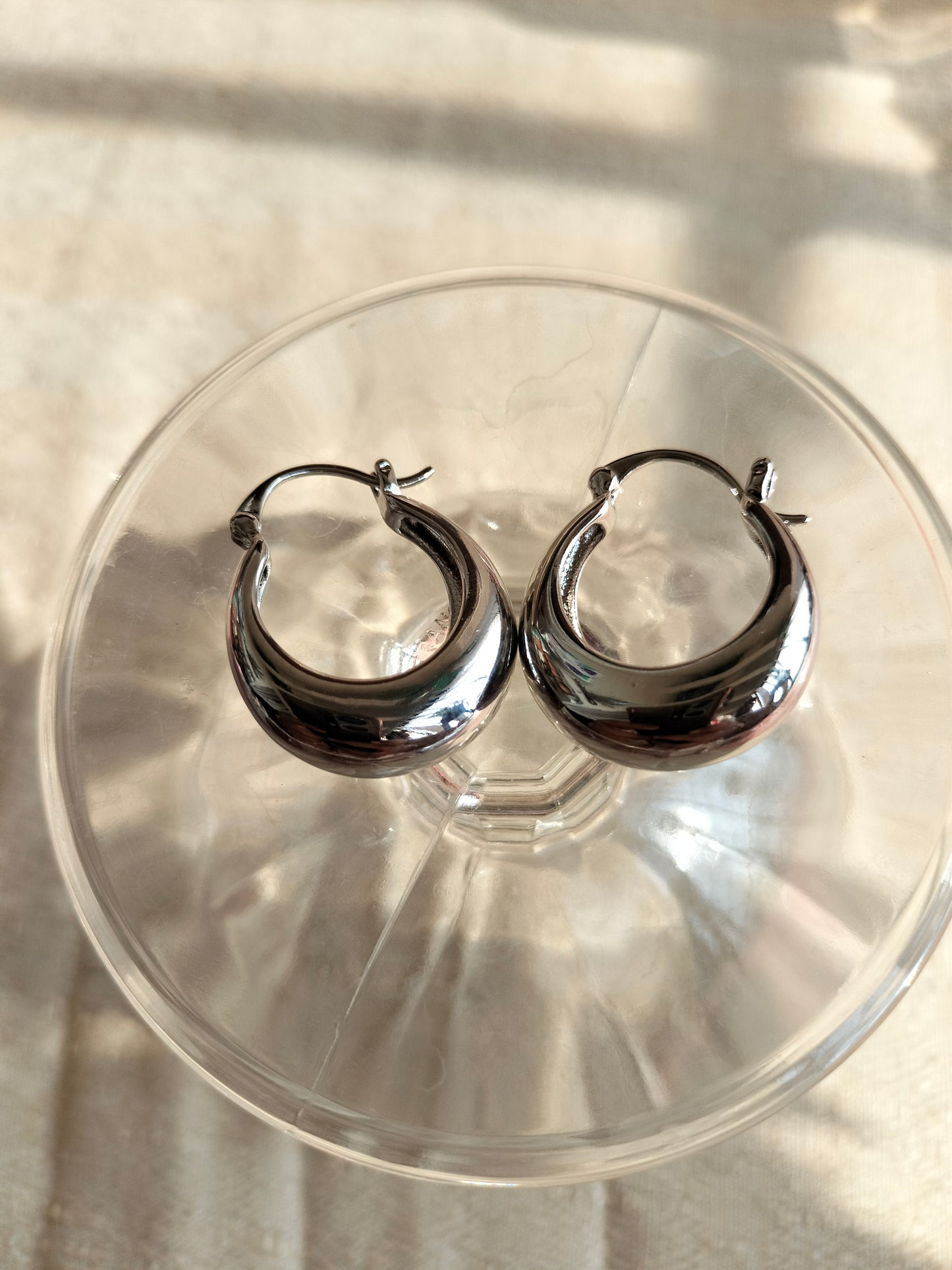 Minimalistic Hoop Metallic Silver