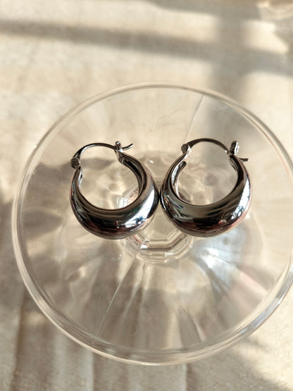 Minimalistic Hoop Metallic Silver
