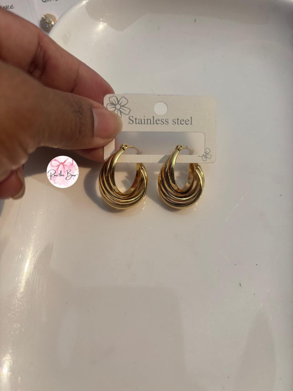 Metallic hoop earring 05