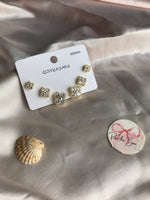 Load image into Gallery viewer, Leaf Stud Set Golden-02
