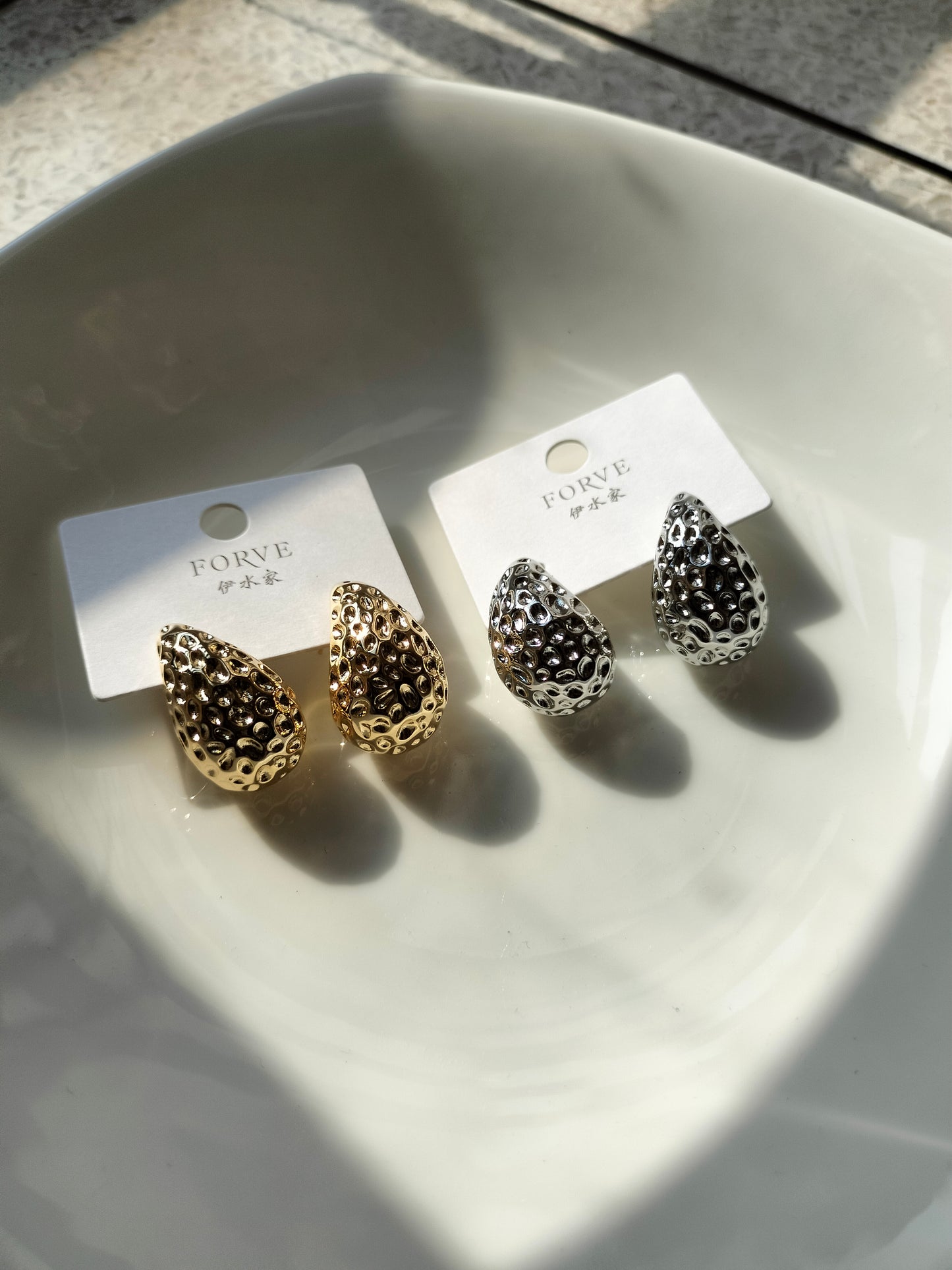 Salon stone drop Metallic golden