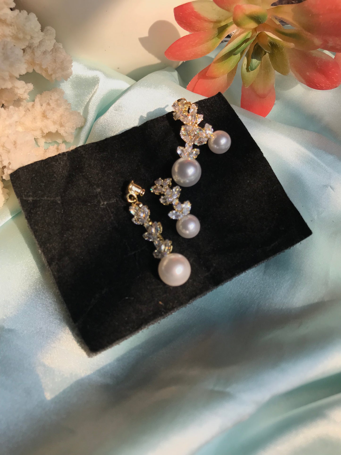 Daisy pearl earring