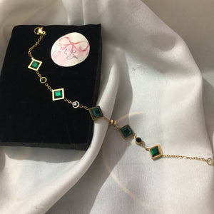 Green adjustable tiny bracelet