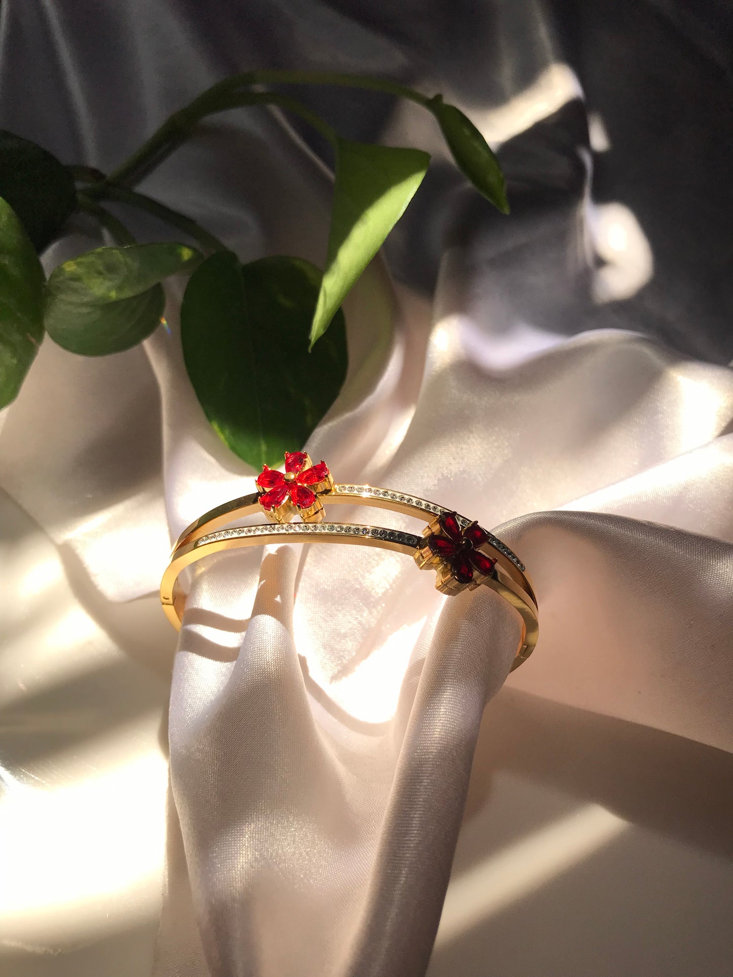 Red stone Floral bracelet.