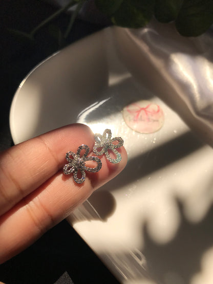 Tiny Penta Petal Floral Silver