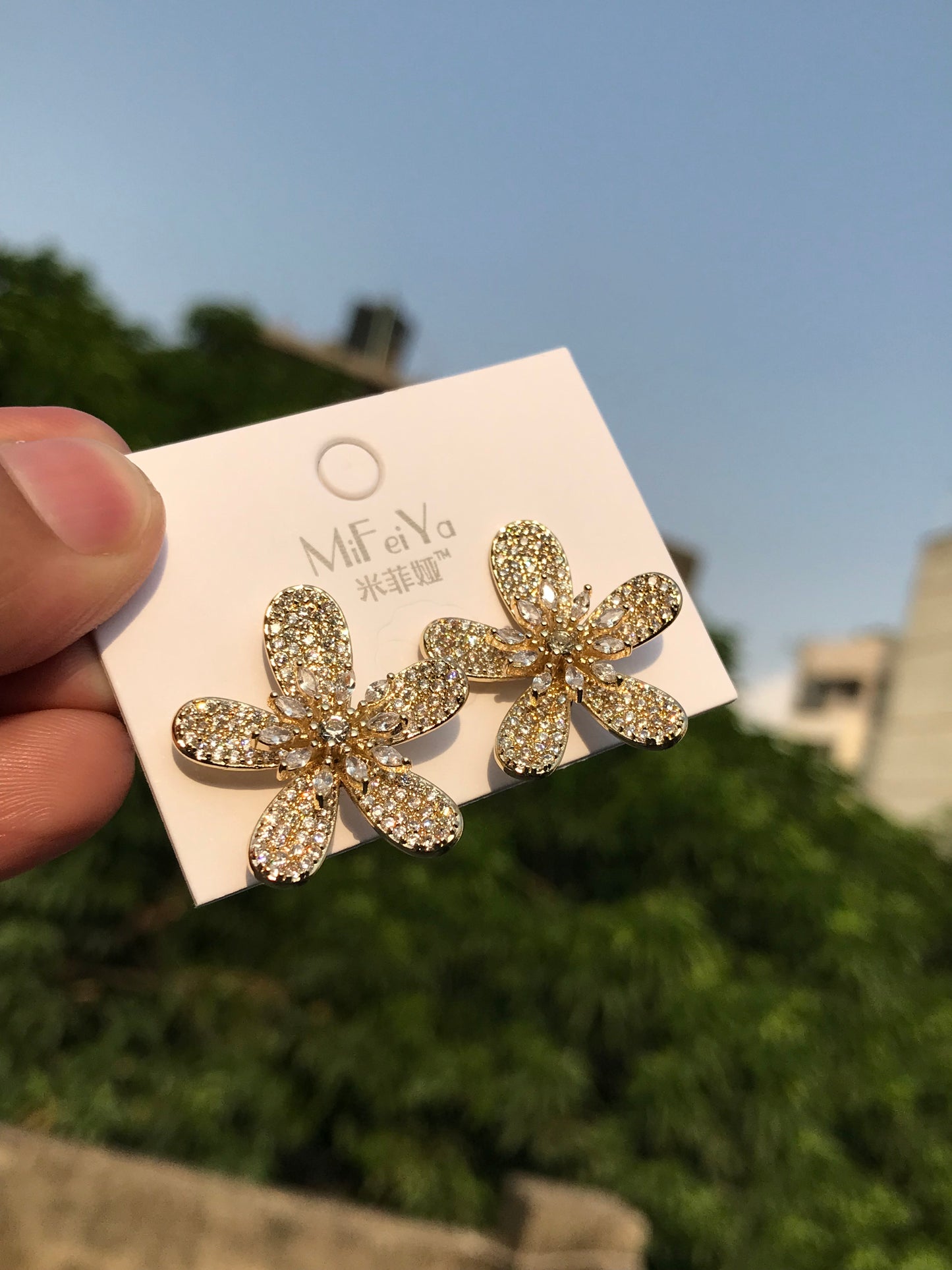 Penta Petal Floral Golden