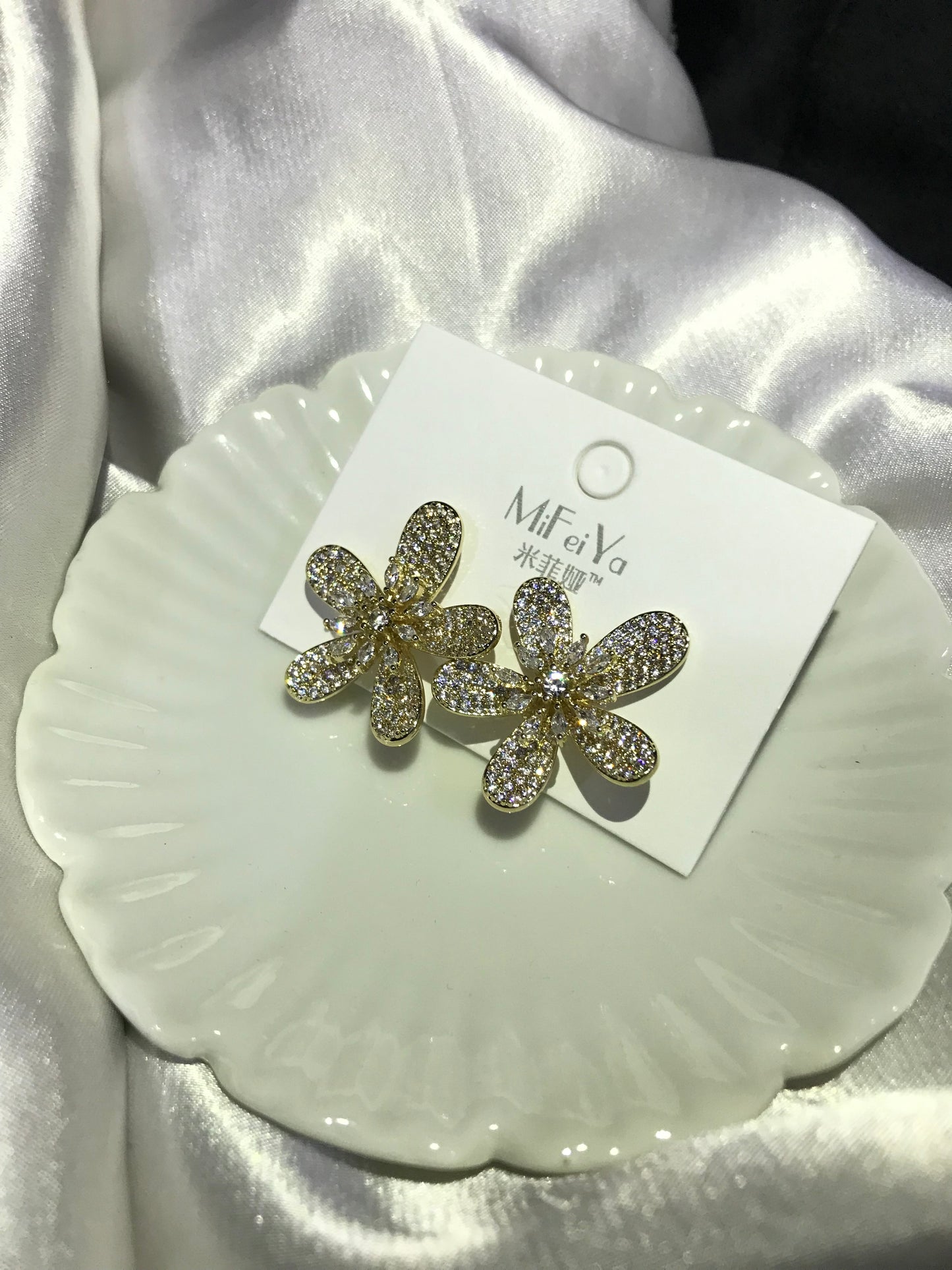 Penta Petal Floral Golden