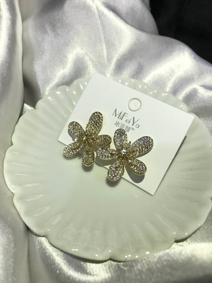 Penta Petal Floral Golden