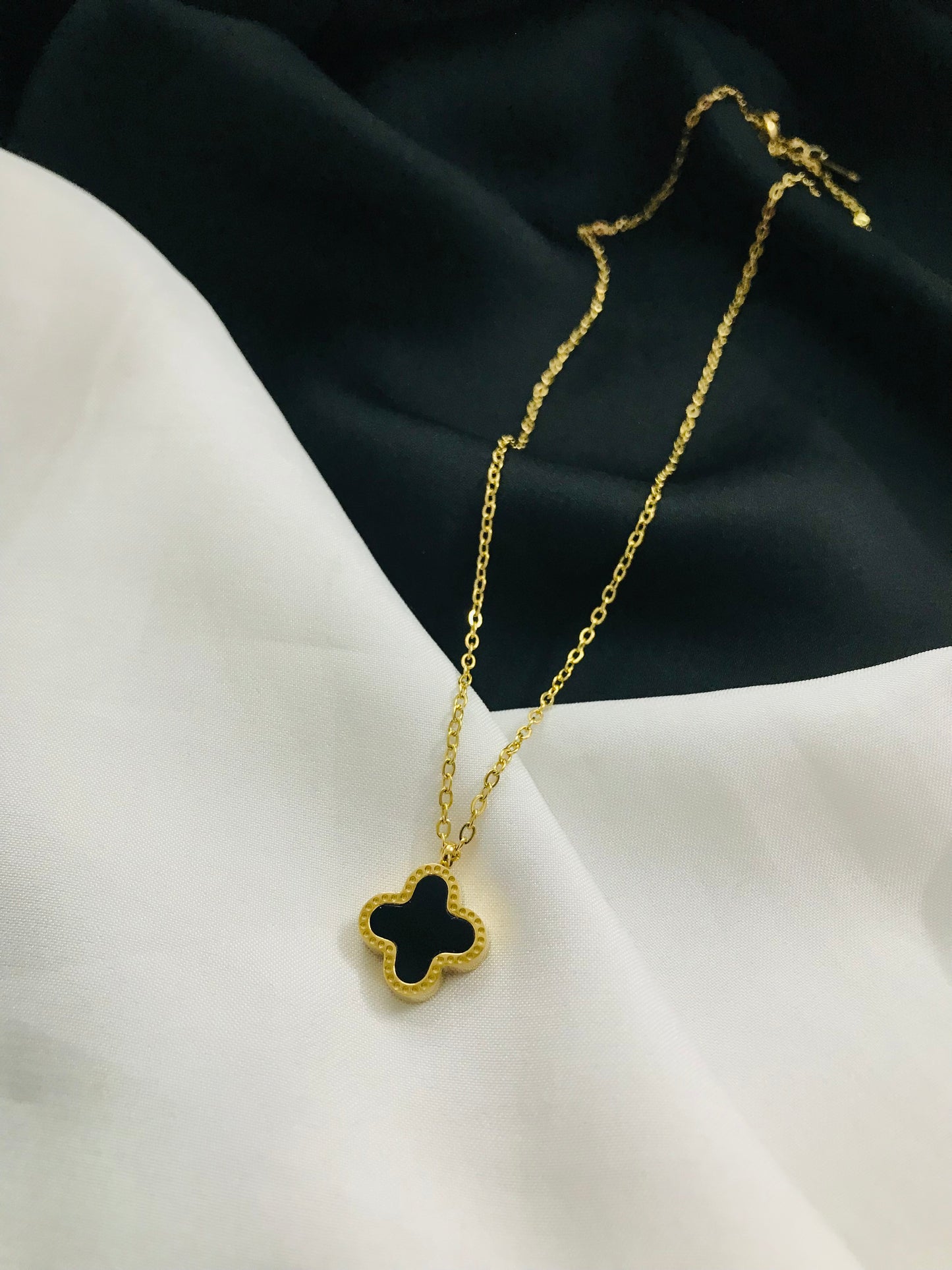 Clovar Ss Black & White  pendant-01