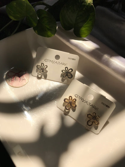 Tiny Penta Petal Floral Silver