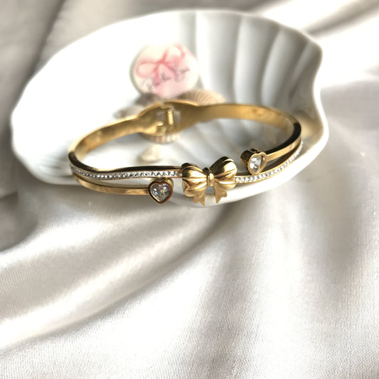 bow and heart bracelet