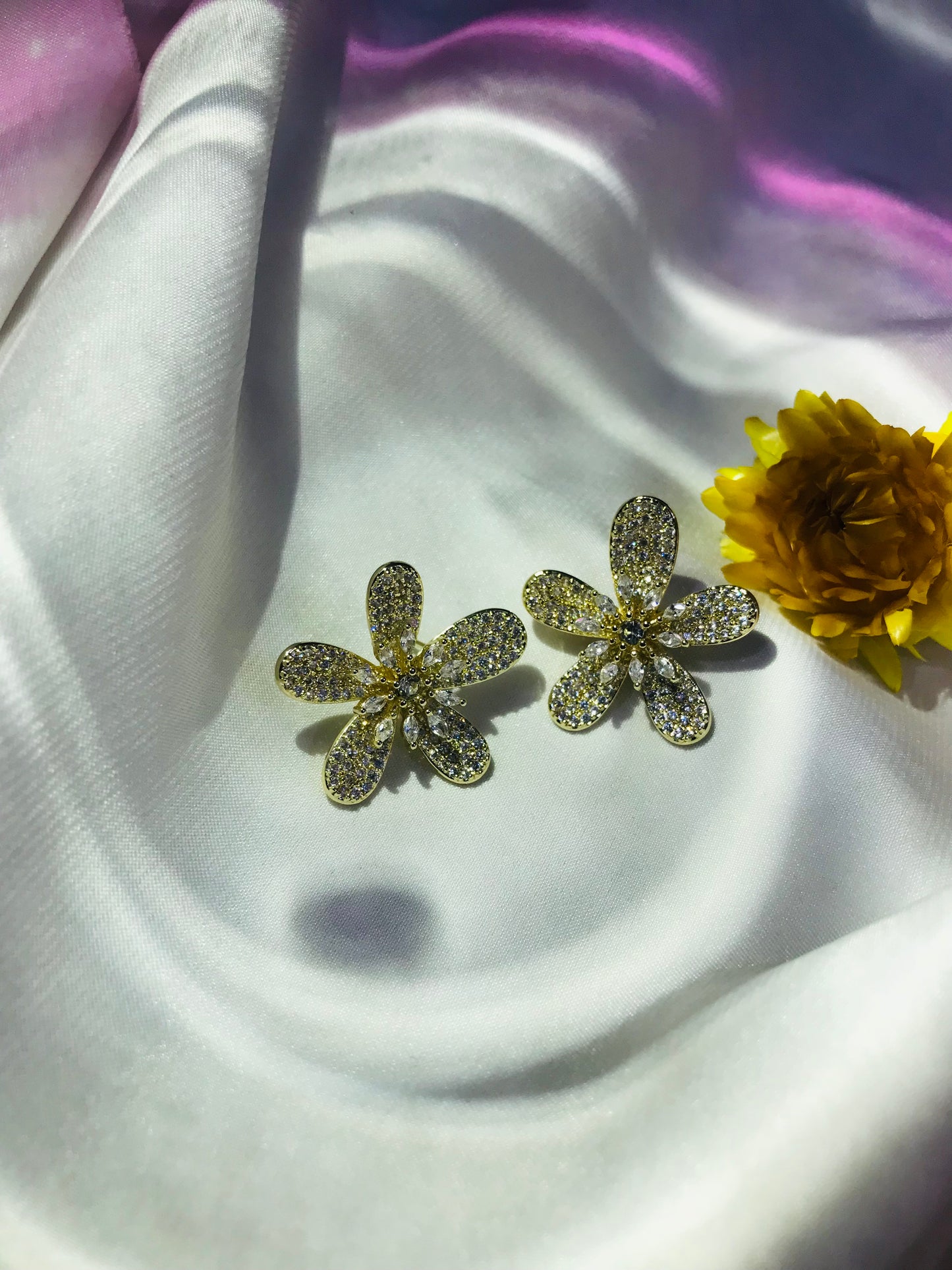 Penta Petal Floral Golden