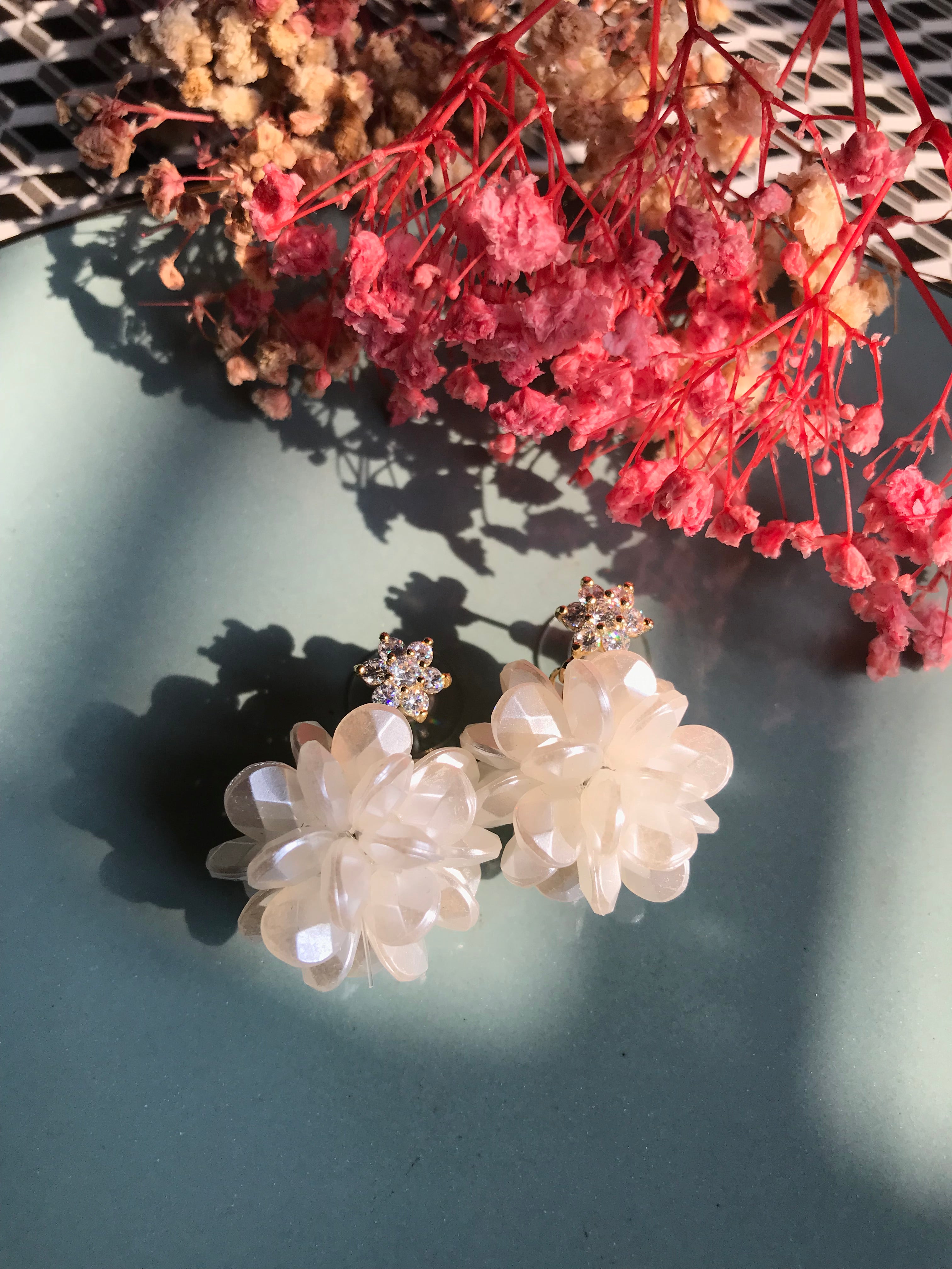 Snow Pearl Floral earring