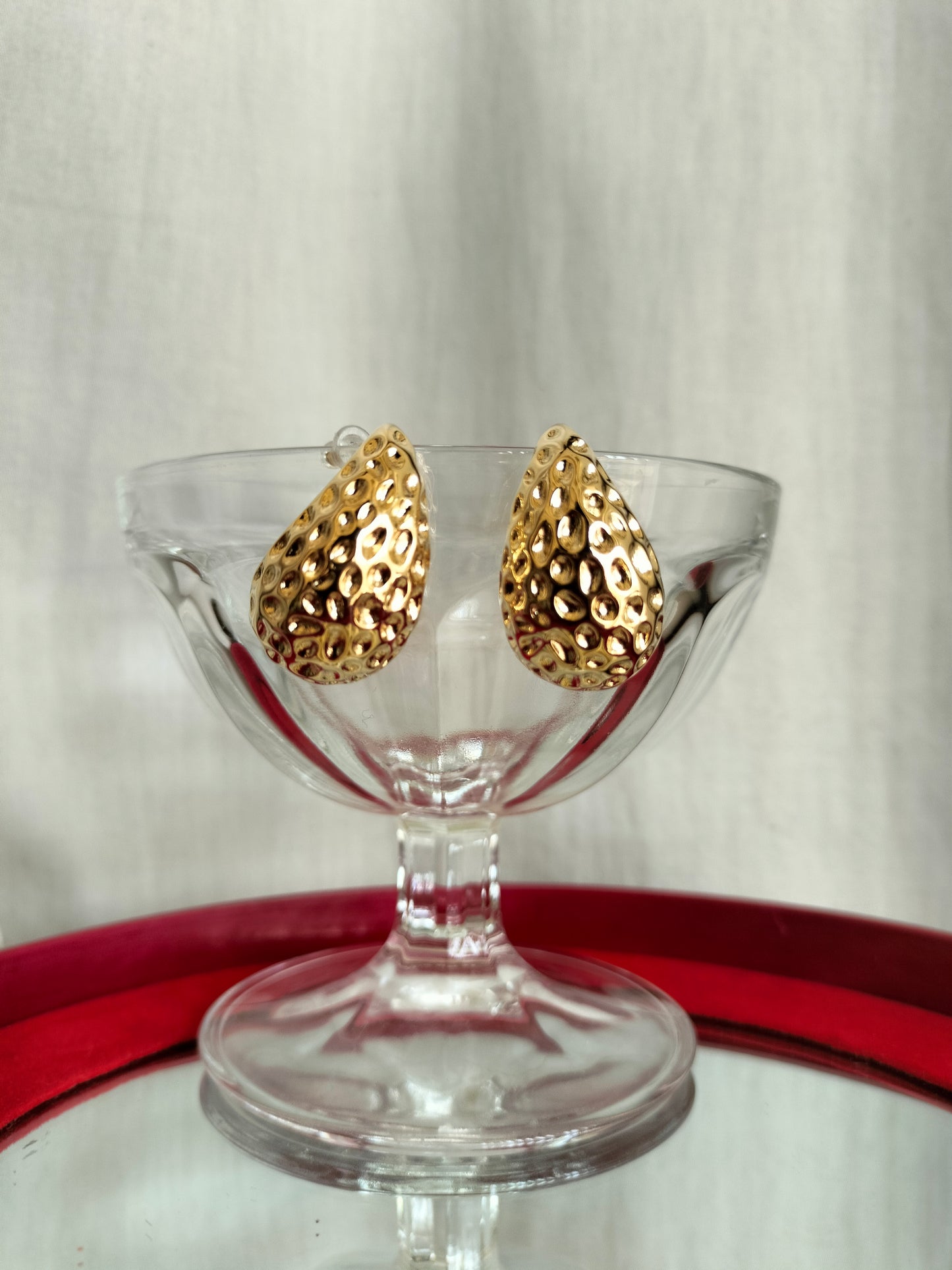 Salon stone drop Metallic golden