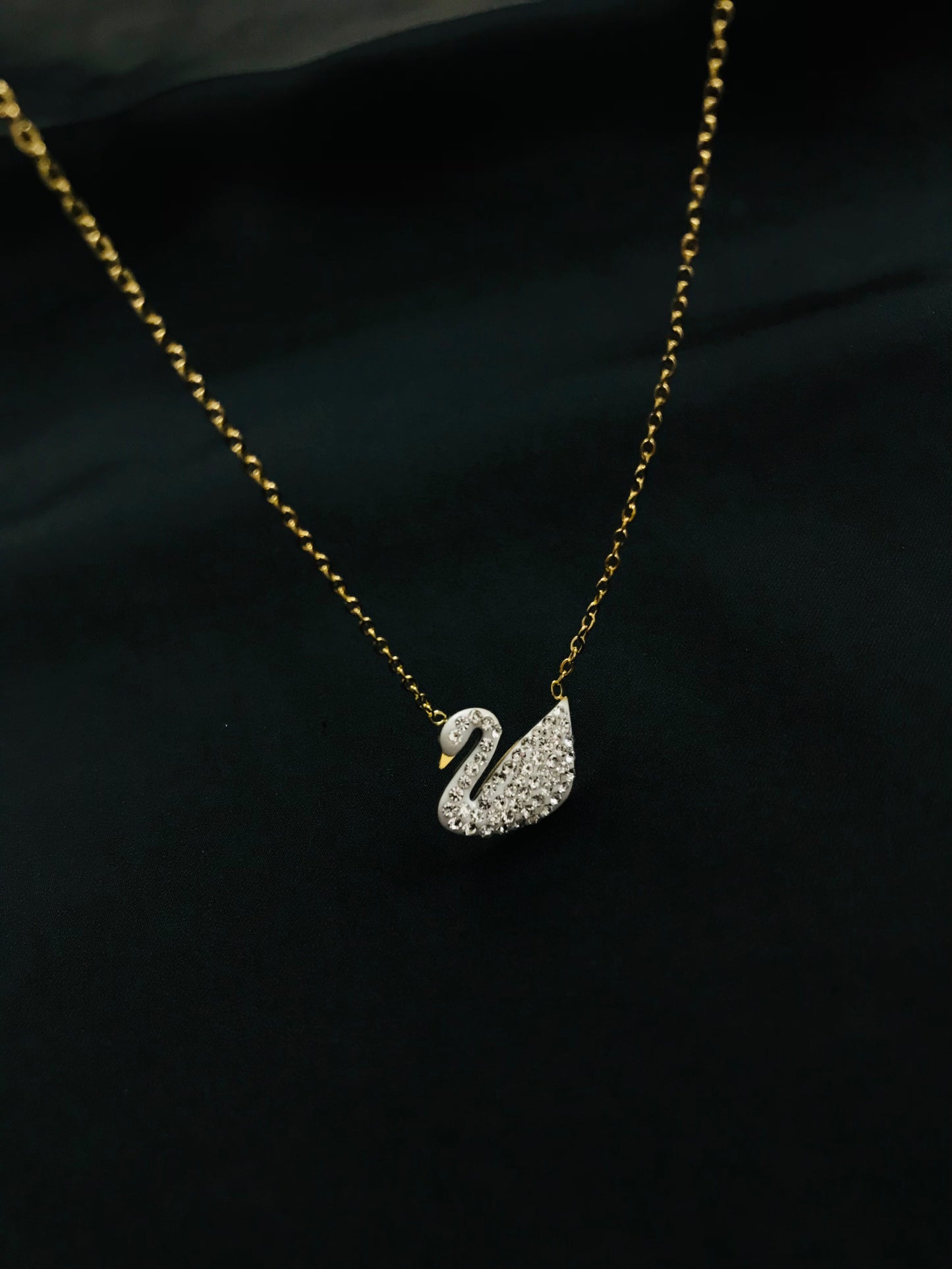 Swan Pendant White
