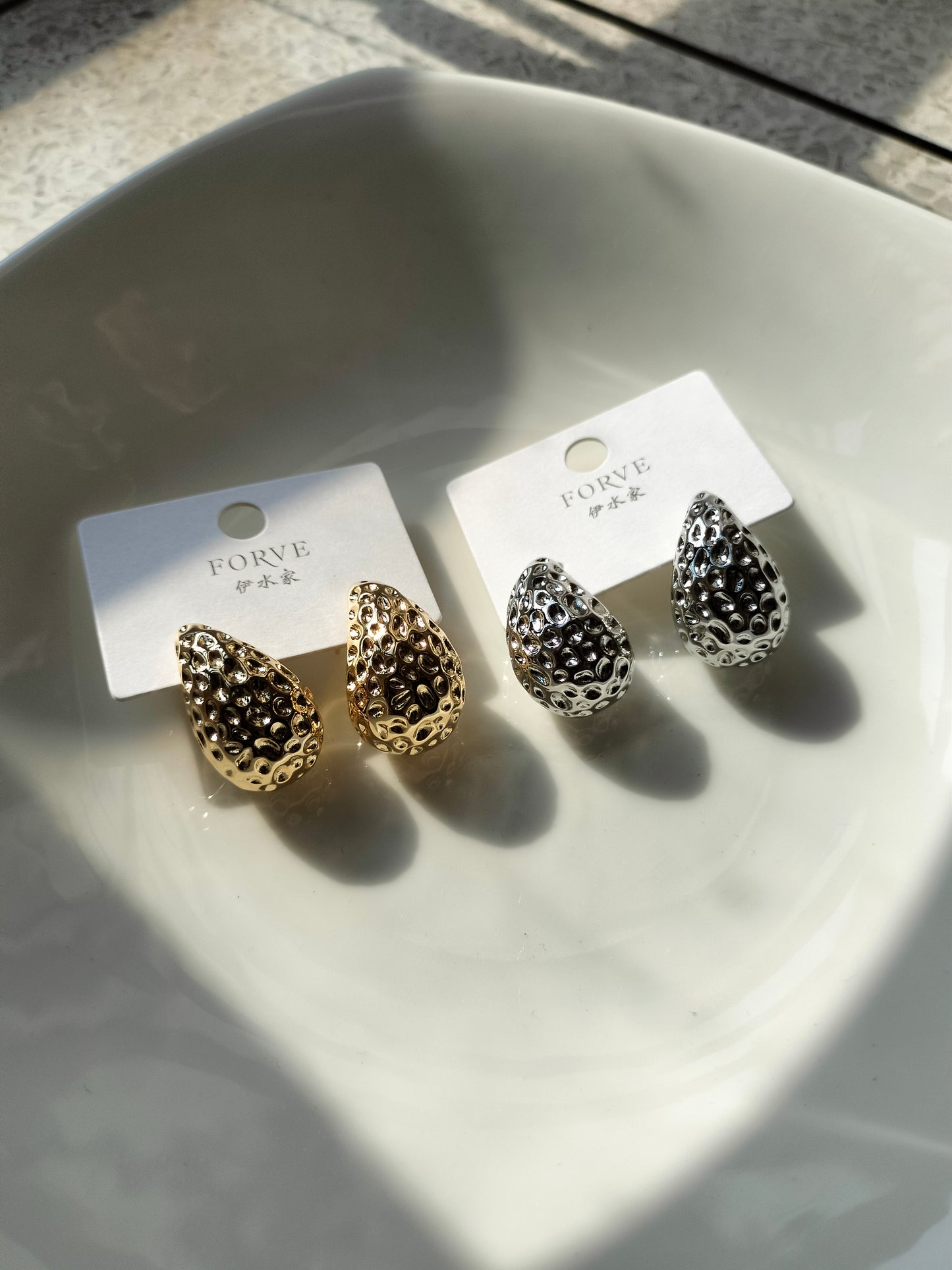 Salon stone drop Metallic golden