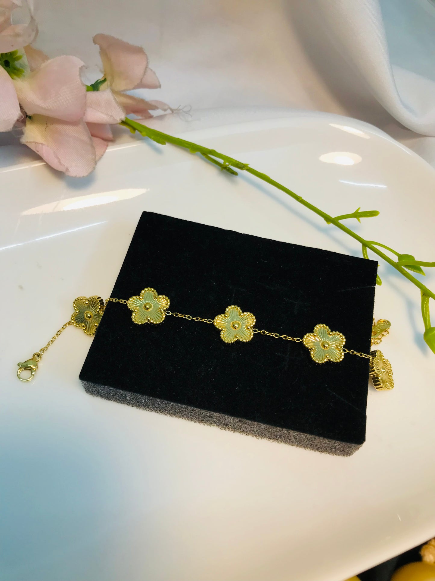 5 Patel Golden Clovar Chain Bracelet-02