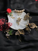 Load image into Gallery viewer, Bow stone Brooch
