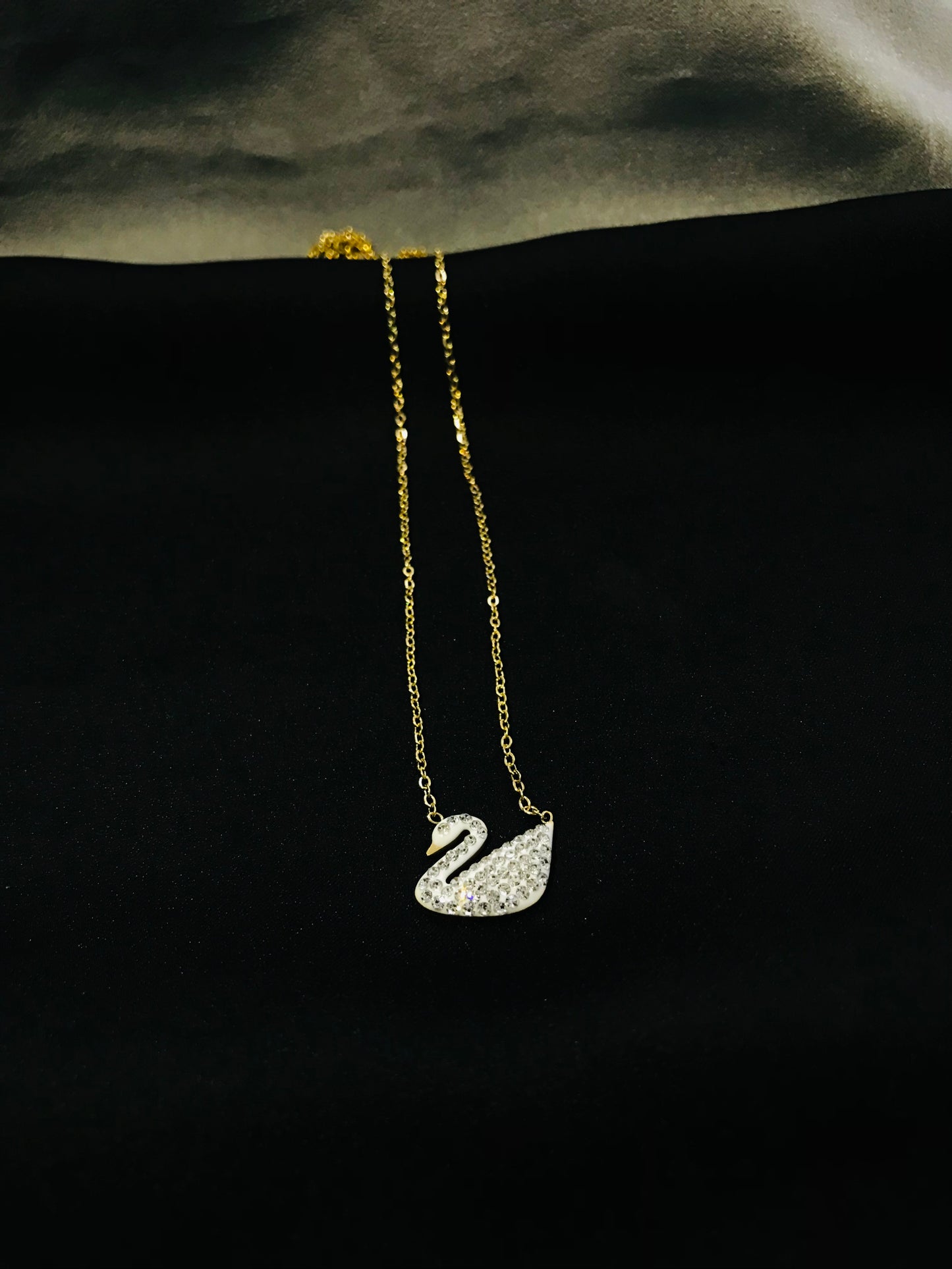 Swan Pendant White