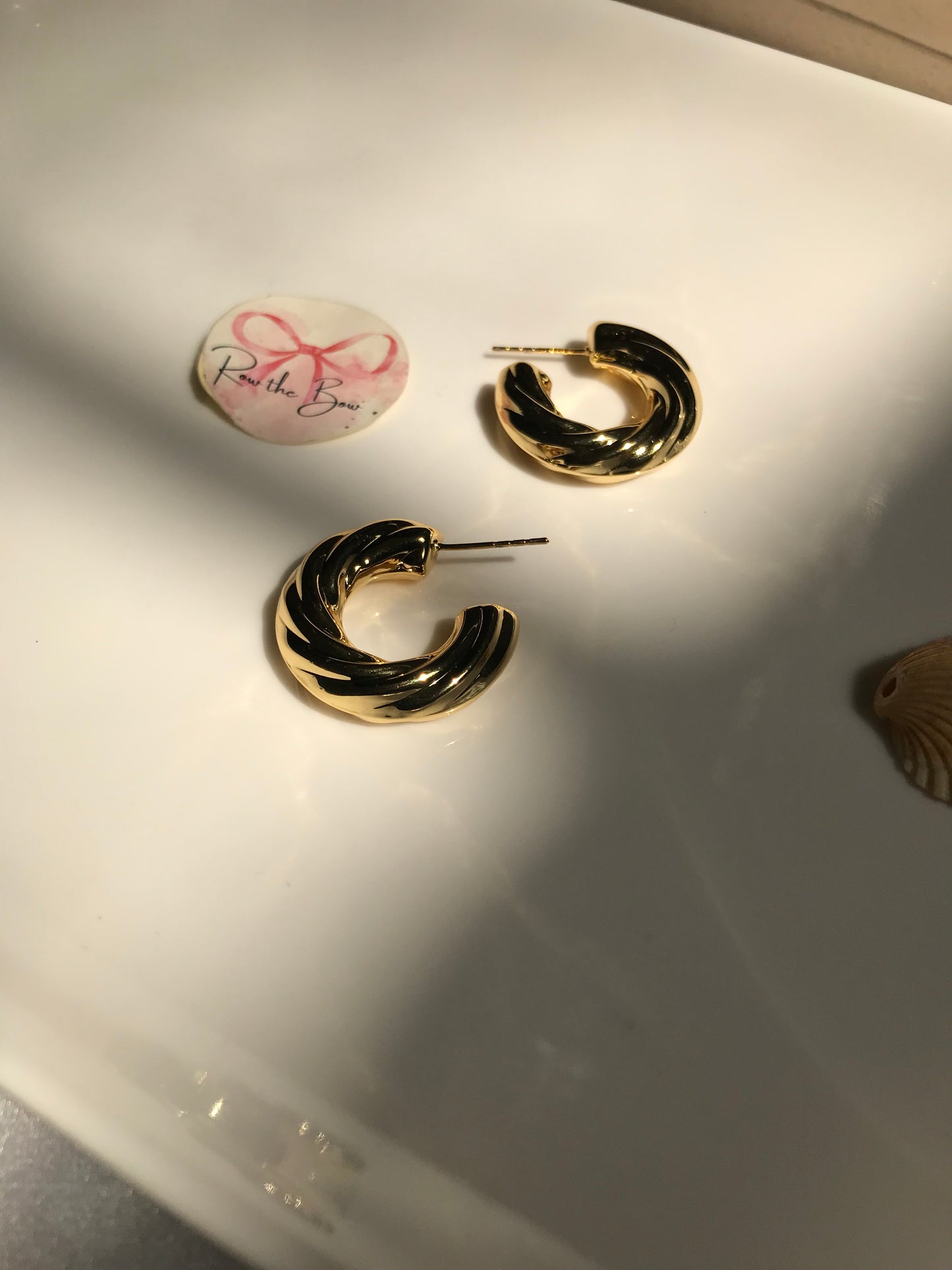 Metallic criss half circle