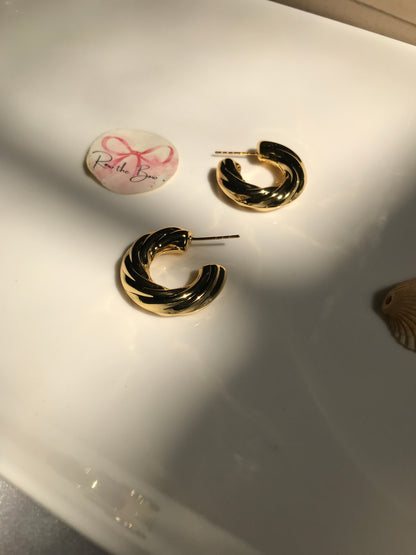 Metallic criss half circle