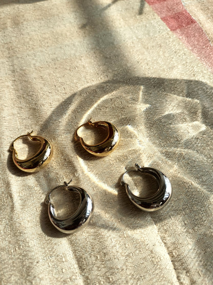 Minimalistic Hoop Metallic Silver