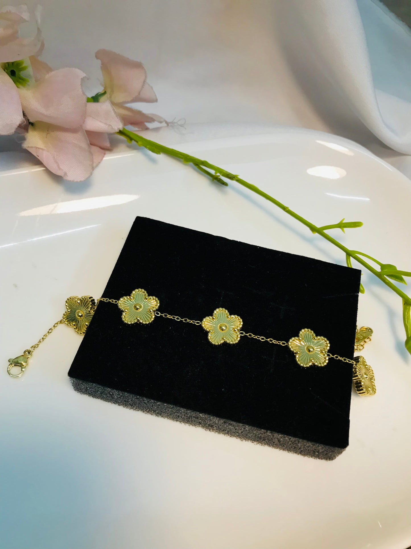 5 Patel Golden Clovar Chain Bracelet-02