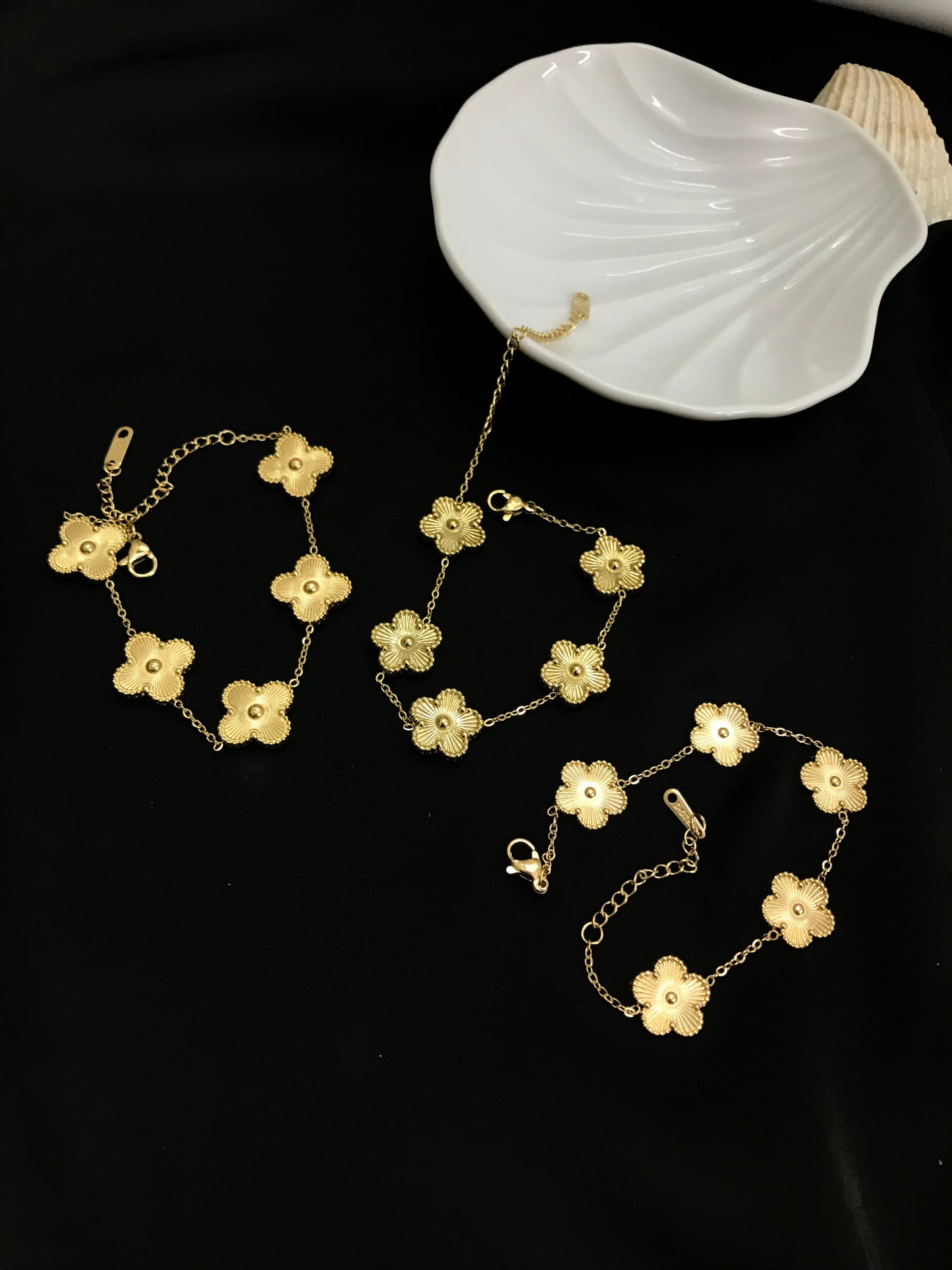 5 Patel Golden Clovar Chain Bracelet-02