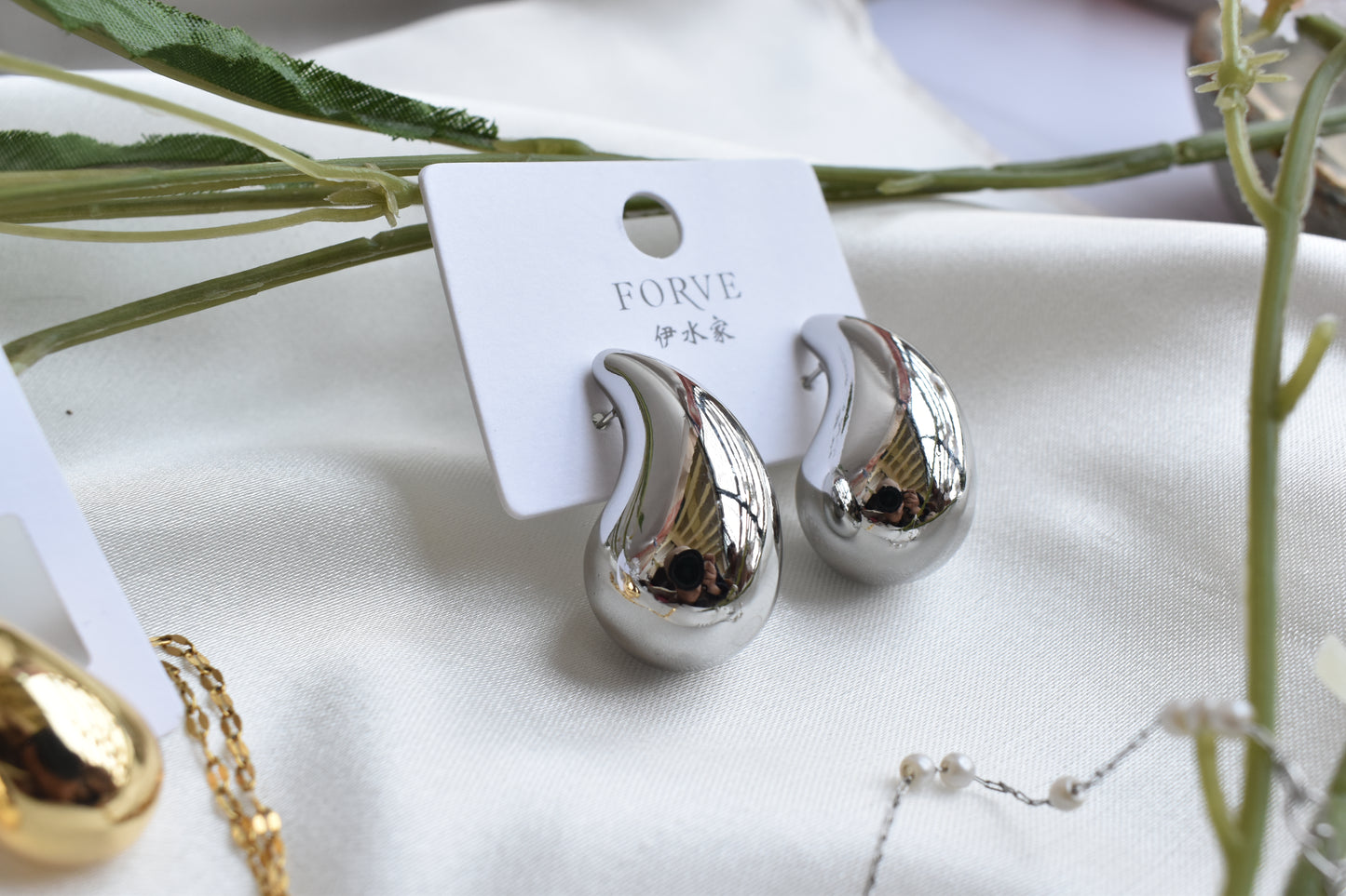 Salon Dewdrop Metallic Earring Silver