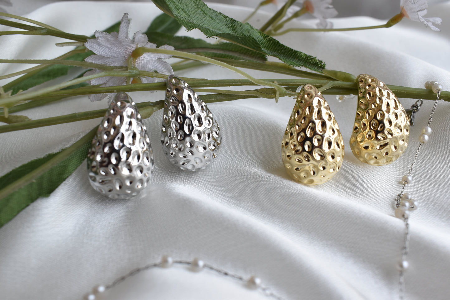 Salon stone drop Metallic golden