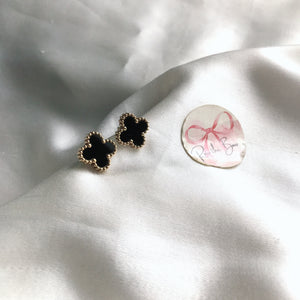 Clovar stud Black
