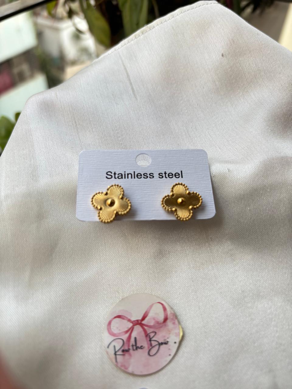 Golden Clovar earring